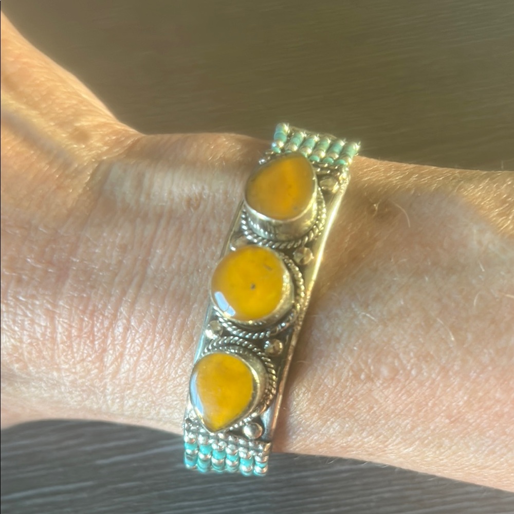 Elegant Yellow and Blue Bracelet with Chain Design